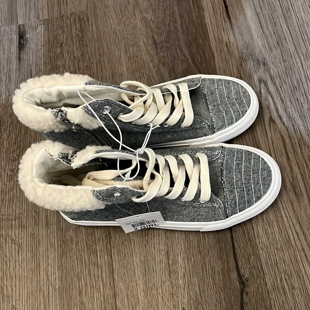Girl High Tops || Size‎ 2Y